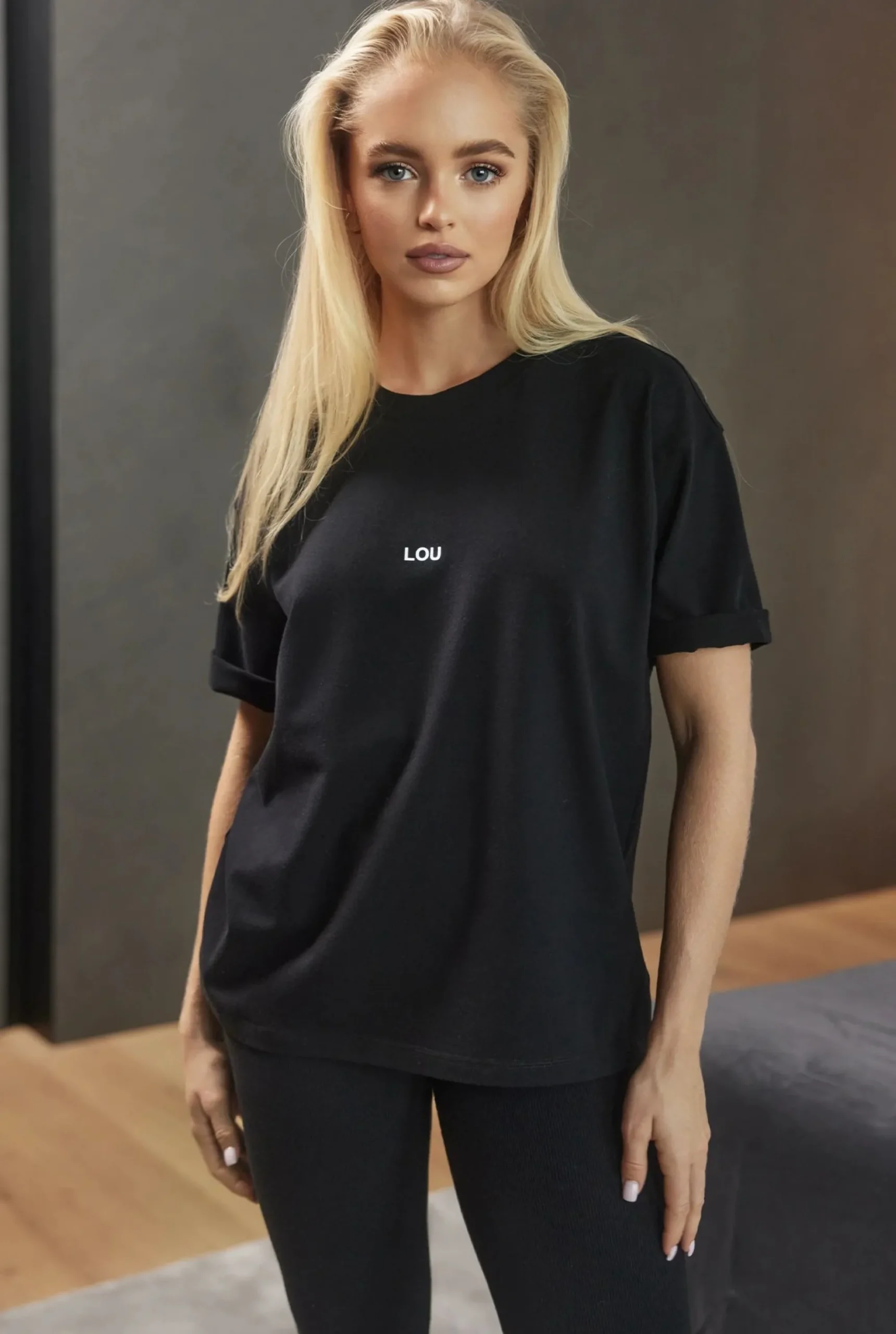 Store Saura Black - Classic Black T-Shirt Women T-Shirts